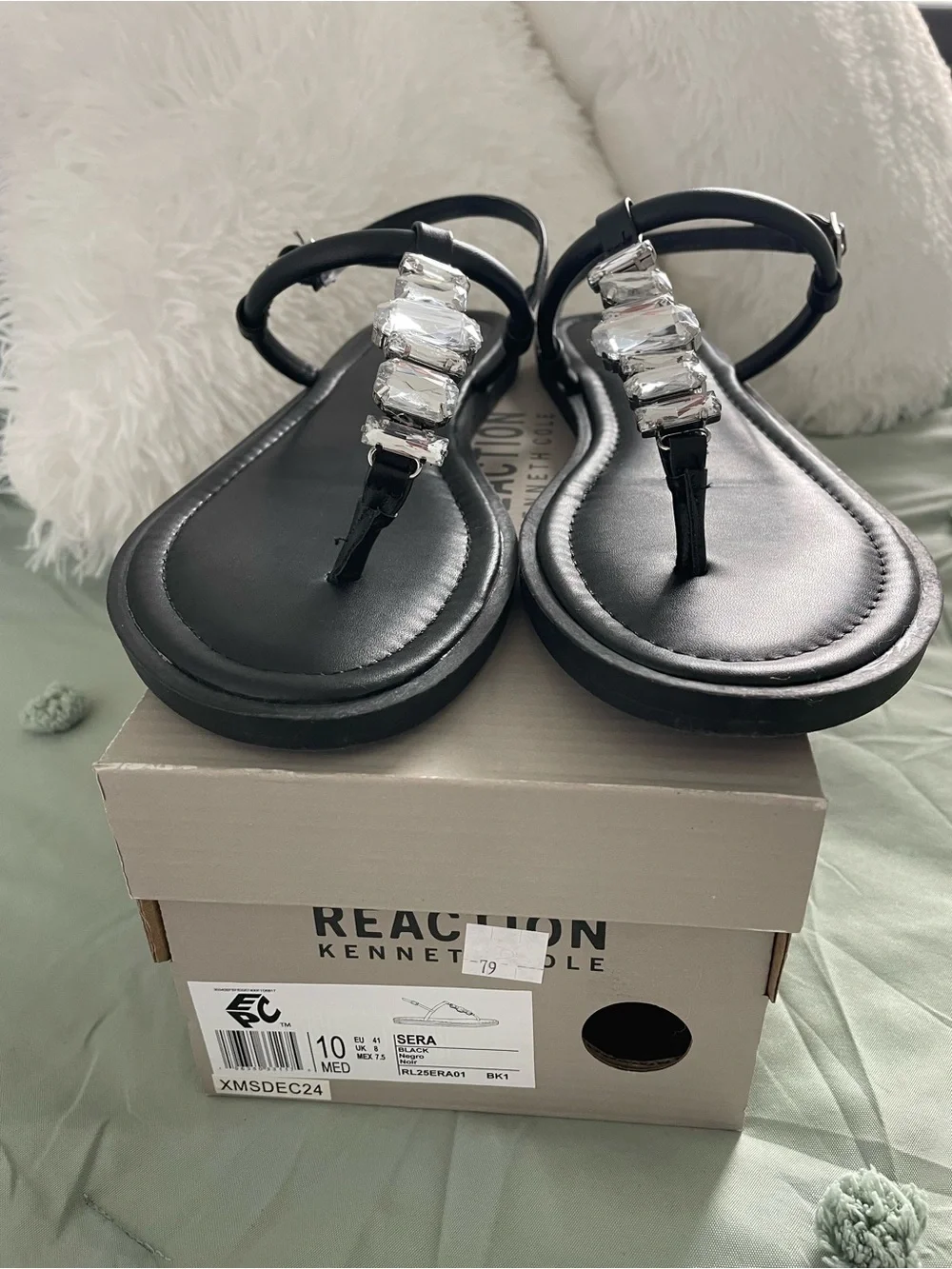 Kenneth Cole Reaction Women's Sera Almond Toe Flat Black Sandals